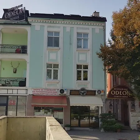 Отель Odeon 3*